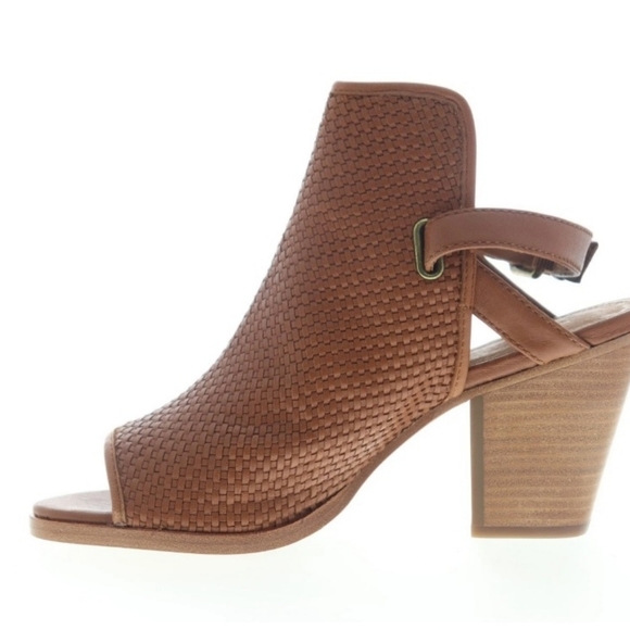 Frye Shoes - NWT FRYE WOMENS DANA WIVEN SHEILD PUMP 👠